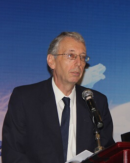 羅伯特丹尼爾斯在大會(huì)上發(fā)言